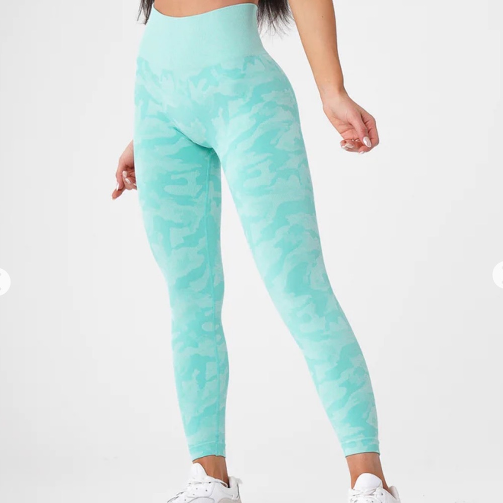 NVGTN mint camo seamless leggings size SMALL